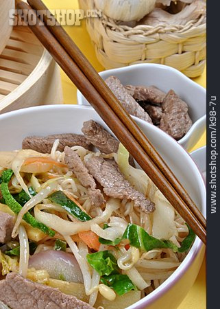 
                Asiatische Küche, Nudelgericht, Fleischgericht                   