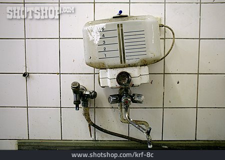 
                Marode, Wasserhahn, Boiler                   