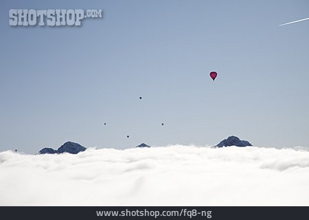 
                Heißluftballon, Alpen                   
