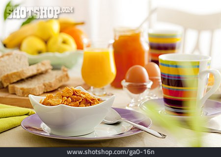 
                Frühstück, Frühstückstisch, Cornflakes                   
