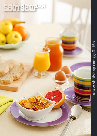 
                Frühstück, Frühstückstisch, Cornflakes                   