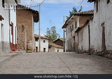 
                Dorf, Dorfstraße, Peru                   