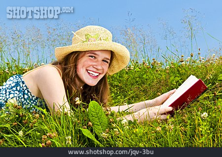 
                Jugendliche, Lesen, Sommerlich                   
