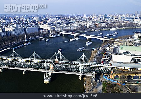 
                London, Themse, Hungerford Bridge                   