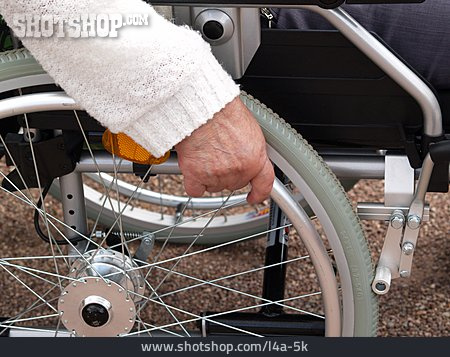 
                Seniorin, Rollstuhl                   