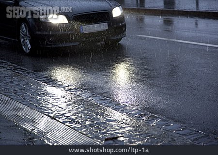 
                Auto, Asphalt, Straße, Regen                   