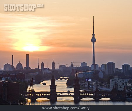 
                Skyline, Berlin, Oberbaumbrücke                   