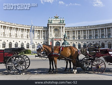 
                Pferdekutsche, Fiaker, Wiener Hofburg                   