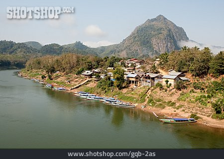 
                Dorf, Laos, Nam Ou                   