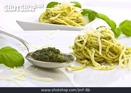 
                Spaghetti, Italienische Küche, Pesto                   