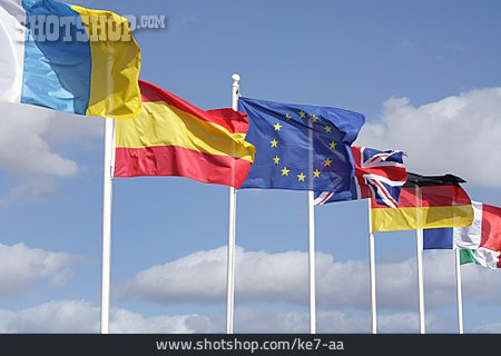 
                Europa, Flagge, Nationalflagge, Flaggenparade                   