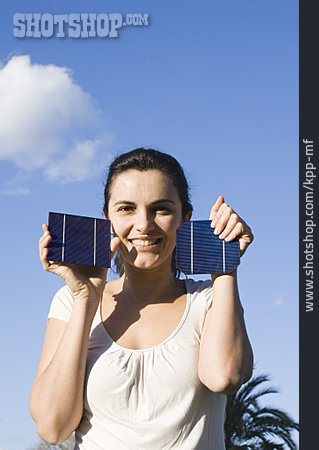 
                Frau, Solarzelle, Photovoltaikanlage                   