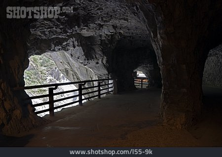
                Tunnel, Taroko-schlucht                   