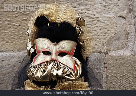 
                Maske, Kostüm                   