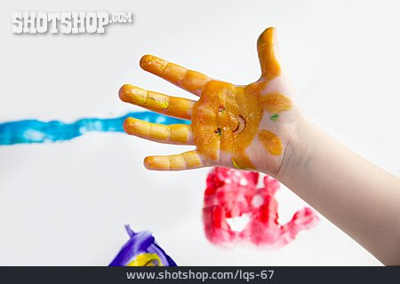 
                Kinderhand, Fingerfarbe                   