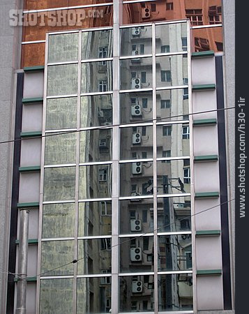 
                Spiegelung, Bürogebäude, Glasfassade                   
