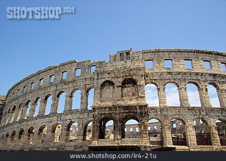 
                Amphitheater, Kolosseum, Pula                   