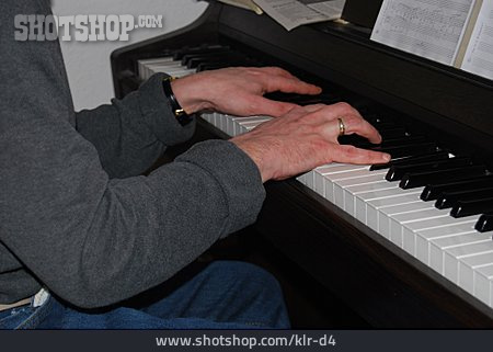 
                Musiker, Pianist, Klavier Spielen                   