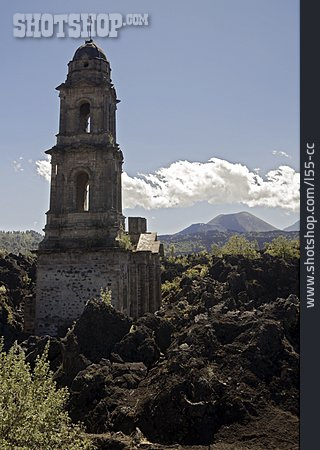 
                Kirchturm, Lavafeld, San Juan Parangaricutiro                   
