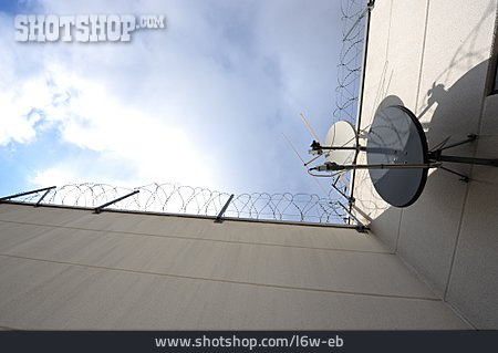 
                Antenne, Absperrung, Gefängnismauer                   
