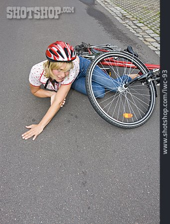 
                Verkehrsunfall, Fahrradunfall, Fahrradfahrerin                   