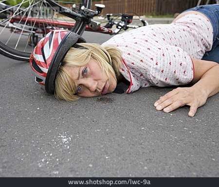 
                Verkehrsunfall, Fahrradunfall, Fahrradfahrerin                   