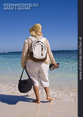 
                Frau, Strand, Sommerurlaub, Touristin                   