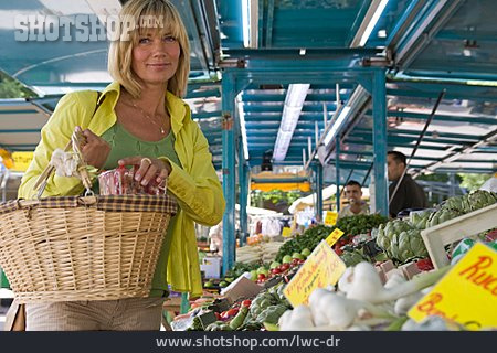 
                Frau, Einkaufen, Kundin, Gemüsekauf                   