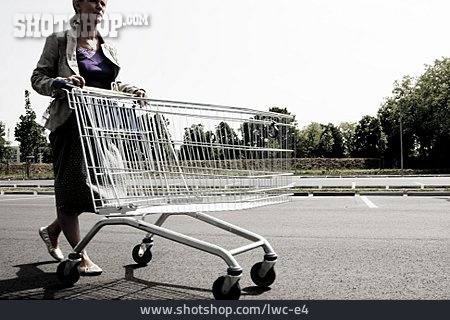 
                Frau, Einkaufen, Einkaufswagen                   