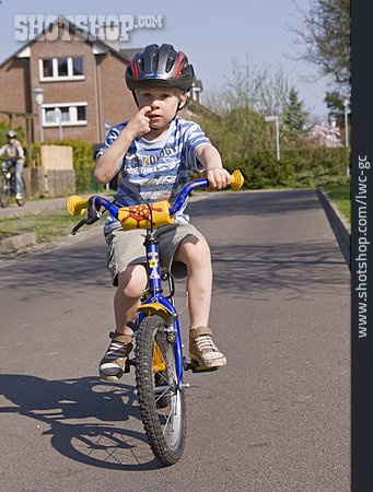 
                Junge, Fahrradfahrer                   