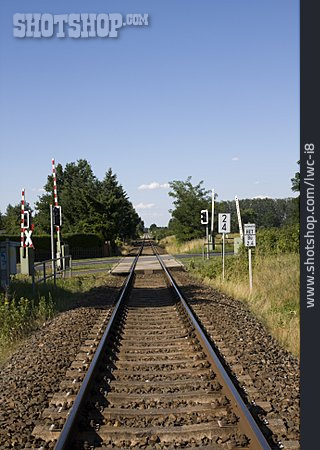
                Schienenverkehr, Bahnübergang                   