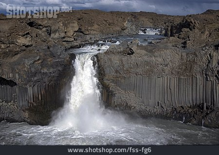 
                Wasserfall, Svartifoss                   