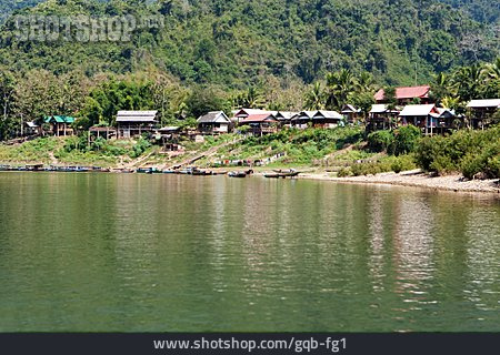 
                Fischerdorf, Laos, Muang Ngoi Neua                   