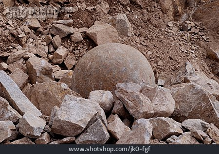 
                Granit, Steinbruch, Steinkugel                   