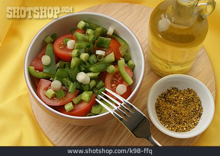 
                Gemischter Salat, Tomatensalat                   