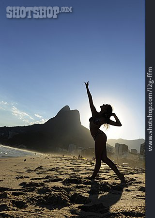
                Junge Frau, Strand, Rio De Janeiro                   