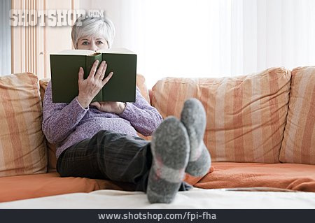 
                Frau, Häusliches Leben, Lesen                   