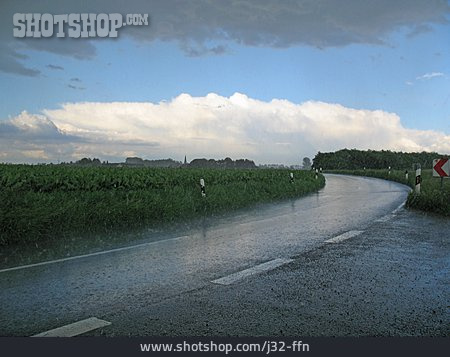 
                Unwetter, Landstraße, Regenschauer                   