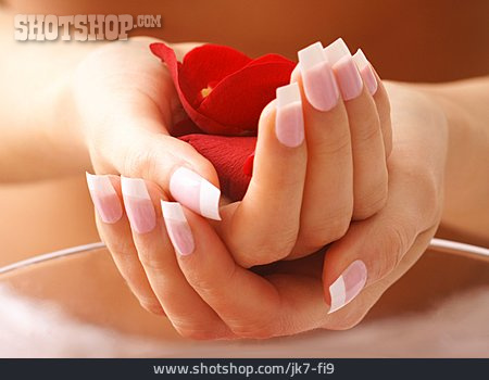 
                Hand, Maniküre, French Manicure, Handpflege                   