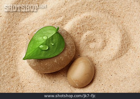 
                Sand, Kieselstein, Balance, Pflanzenblatt                   