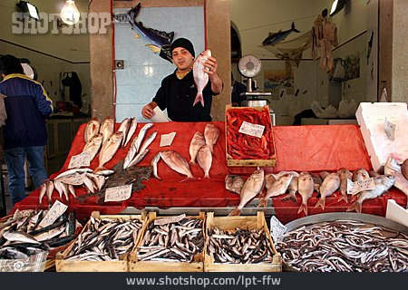 
                Fischmarkt, Präsentieren, Fischverkäufer                   