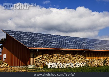 
                Solaranlage, Sonnenenergie, Holzvorrat                   