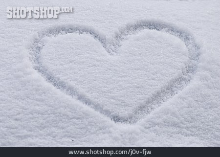 
                Schnee, Herz, Liebesbotschaft                   