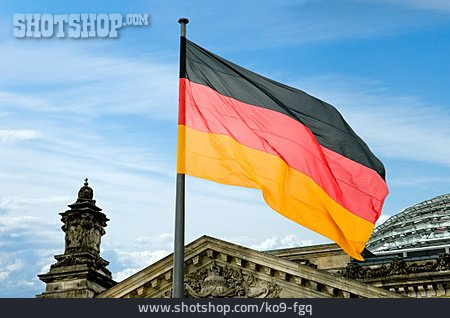 
                Deutschlandfahne, Reichstag, Bundestag                   