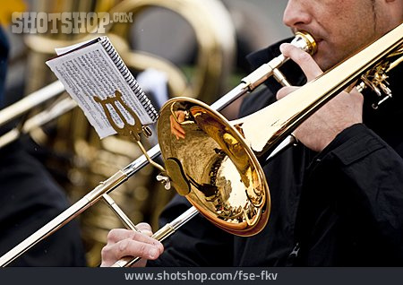 
                Musizieren, Blechblasinstrument, Posaune                   