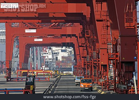 
                Hamburg, Containerhafen, Containerterminal                   