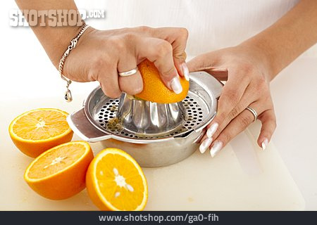 
                Orange, Orangensaft, Zubereitung, Saftpresse, Auspressen, Frischgepresst, Zitronenpresse                   