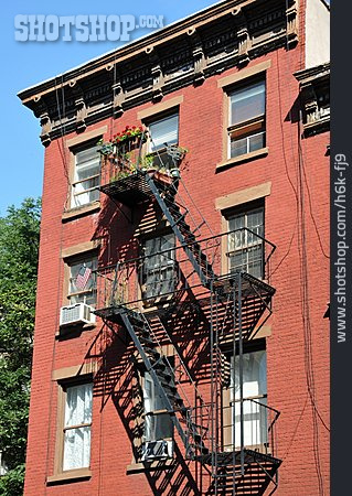 
                Wohnhaus, Feuerleiter, New York City                   