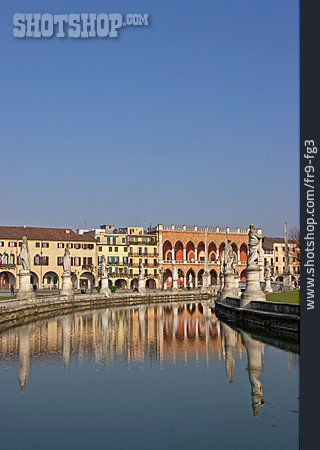 
                Padua, Prato Della Valle                   