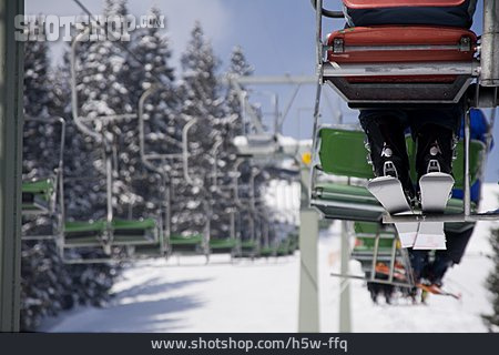 
                Wintersport, Skiurlaub, Sessellift                   